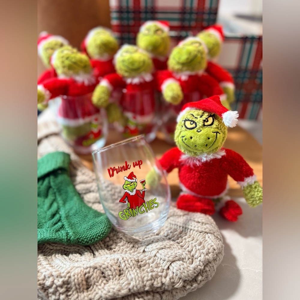 Set of 6 | “Drink Up Grinches” Stemless Wine Glasses Holiday Hostess Gift - Picture 9 of 11